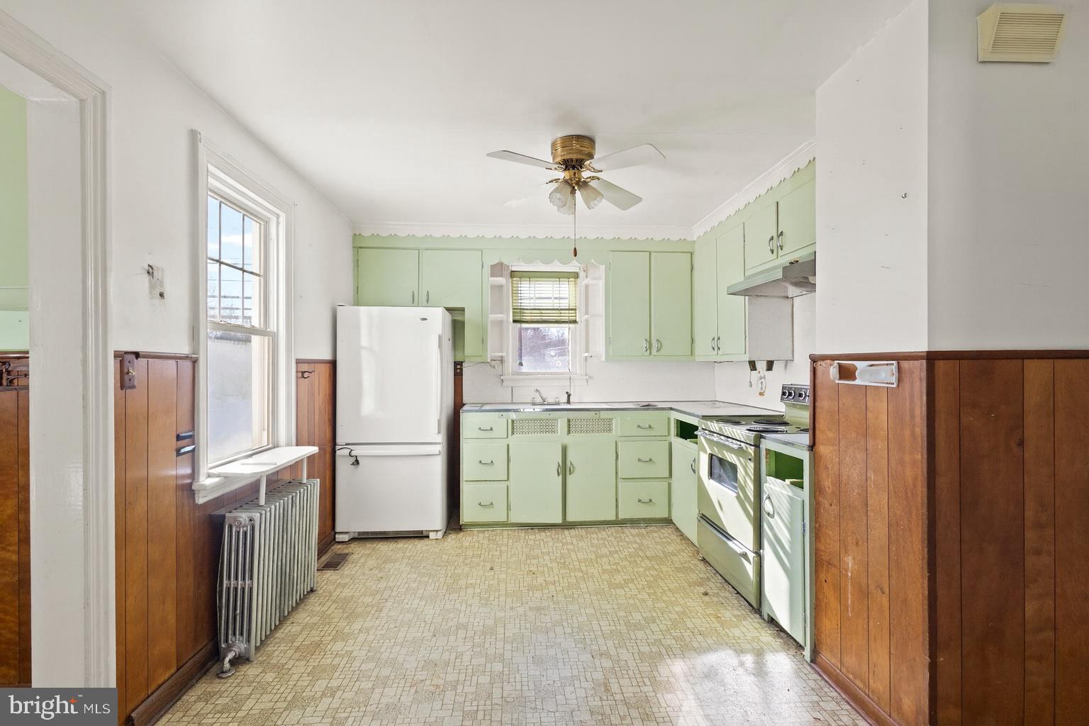 374 SANDALWOOD AVENUE