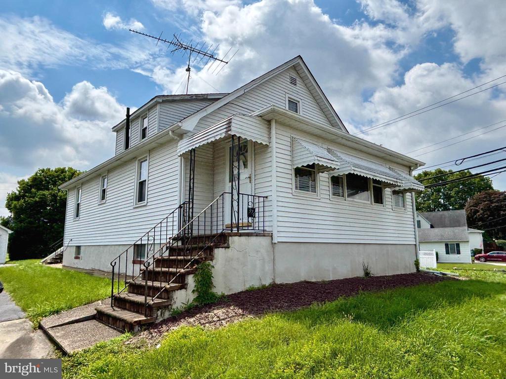 374 SANDALWOOD AVENUE