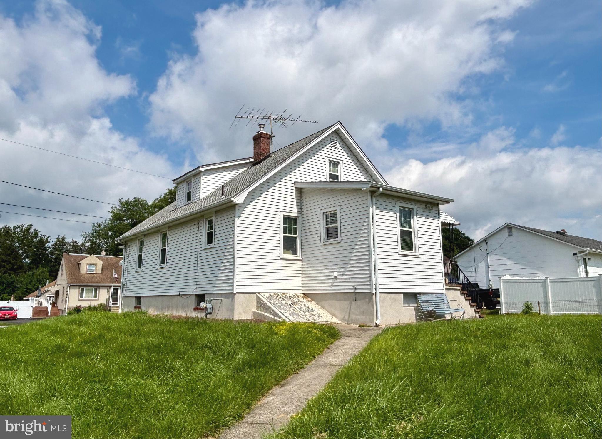 374 SANDALWOOD AVENUE