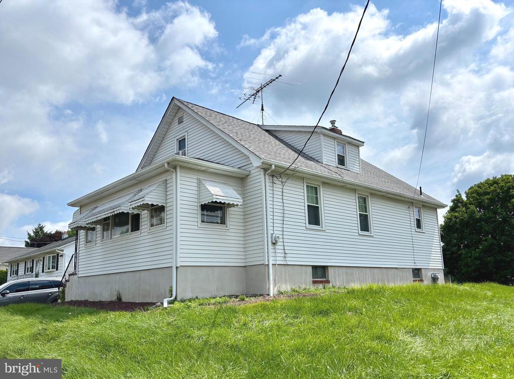 374 SANDALWOOD AVENUE