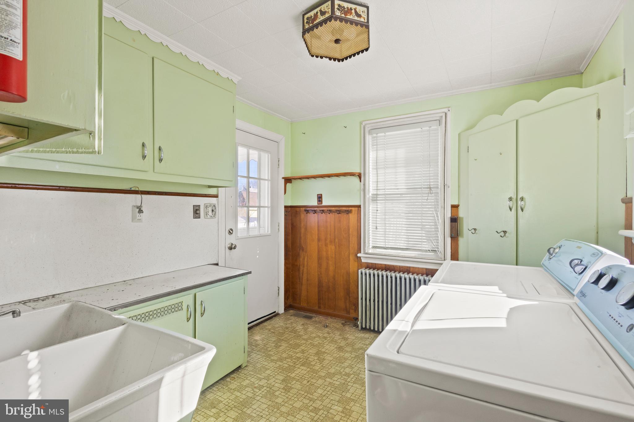 374 SANDALWOOD AVENUE