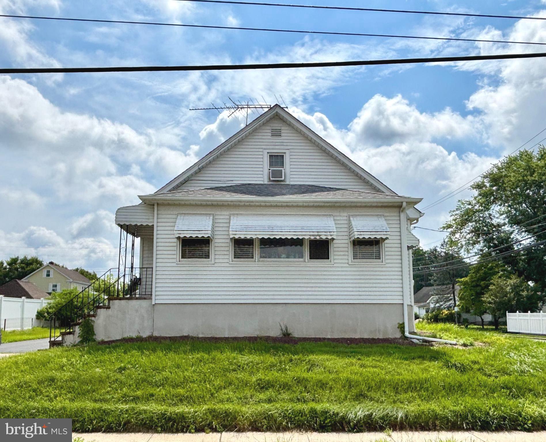 374 SANDALWOOD AVENUE