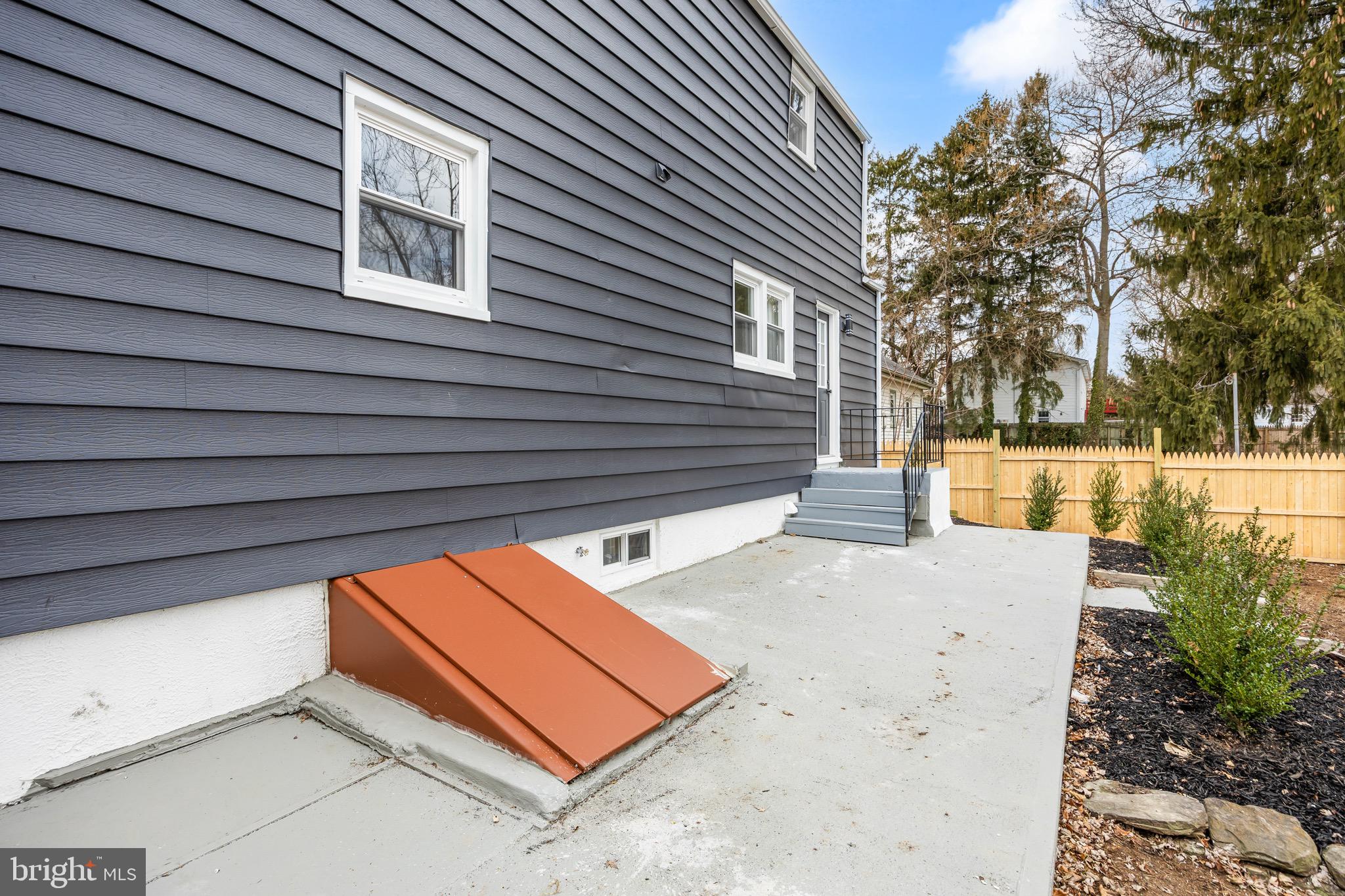 42 HAZELHURST AVENUE