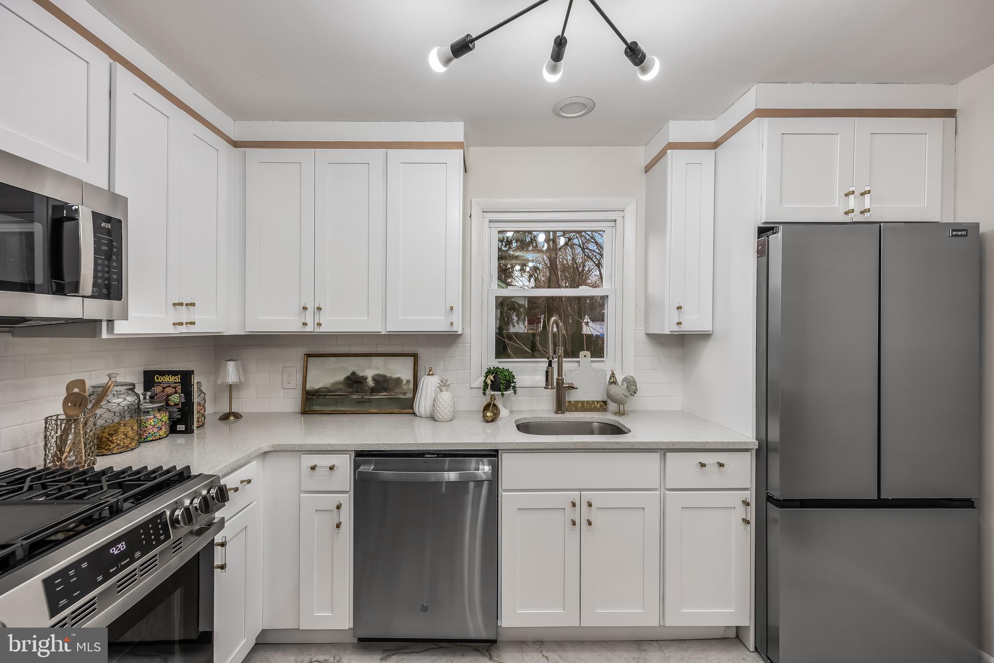 42 HAZELHURST AVENUE