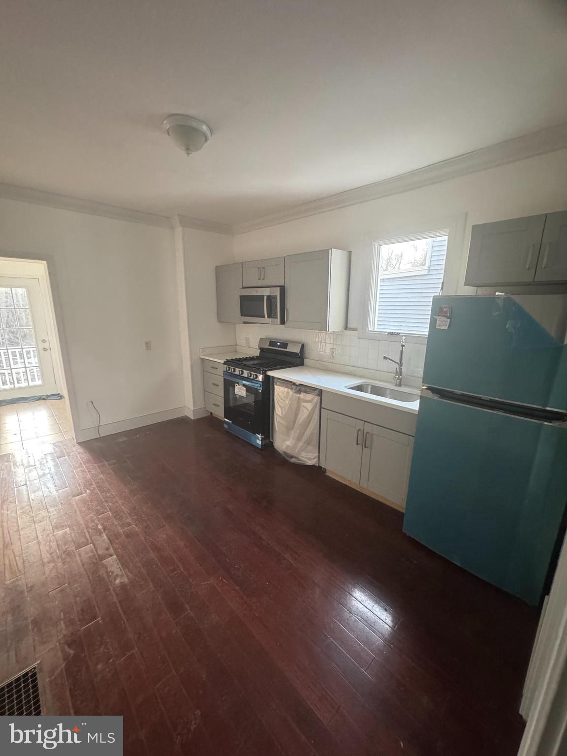 77 PASHLEY AVENUE