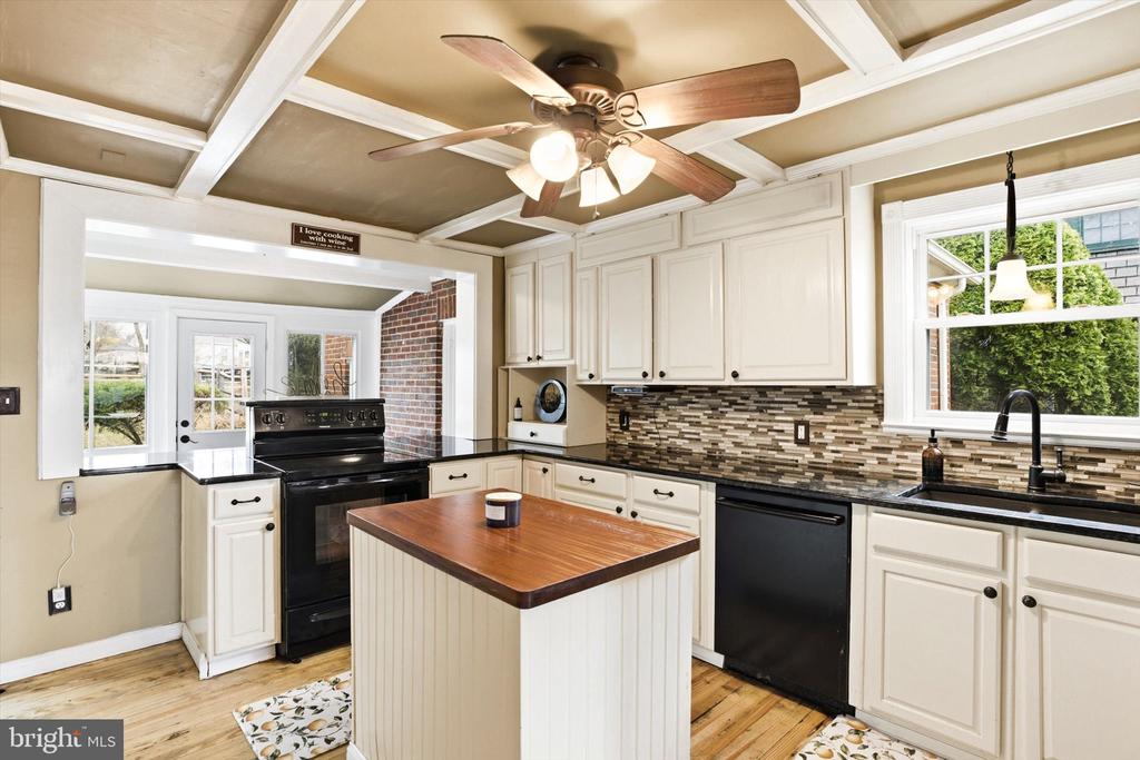 30 UPPER FERRY RD