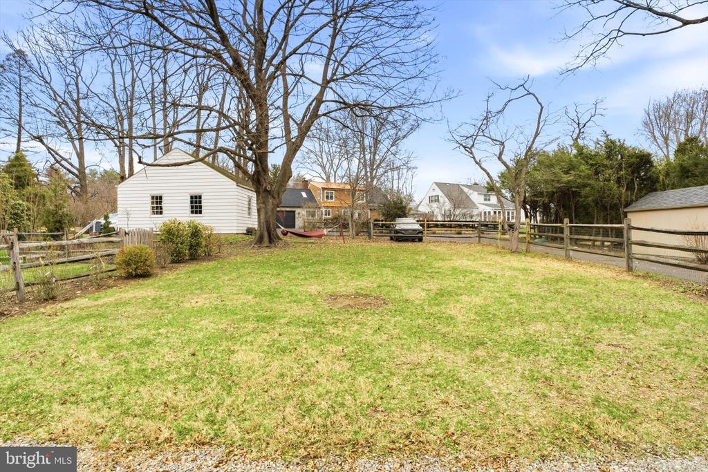 30 UPPER FERRY RD
