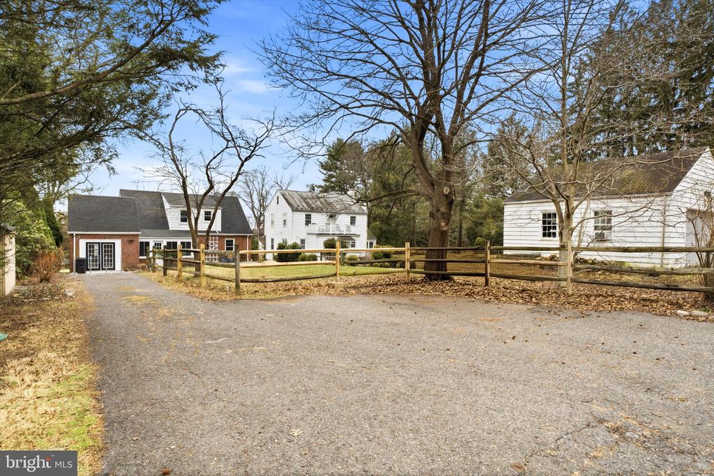 30 UPPER FERRY RD