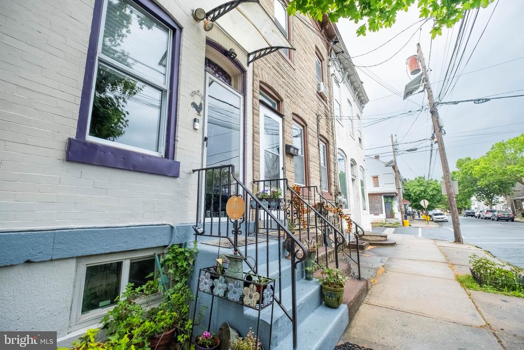 305 CUMMINGS AVENUE
