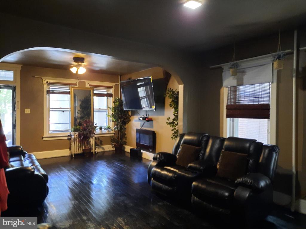 506 WOODLAND STREET