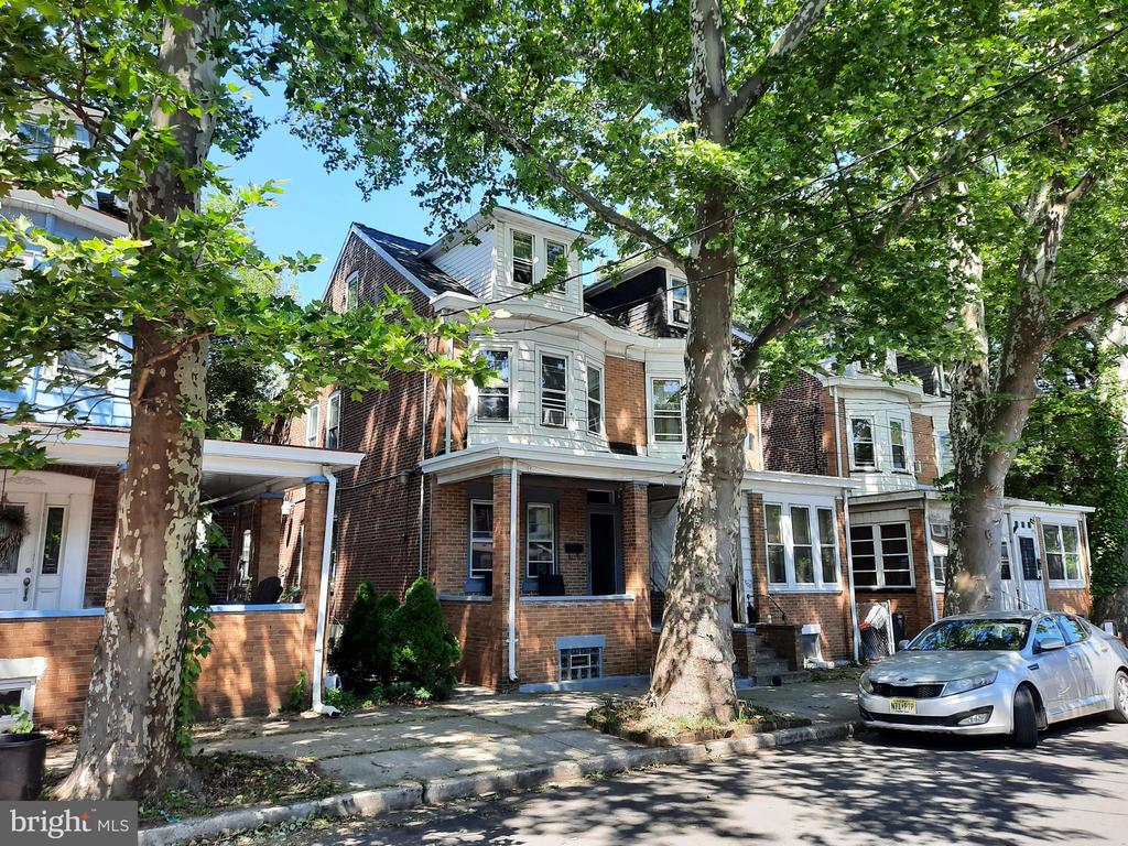 506 WOODLAND STREET
