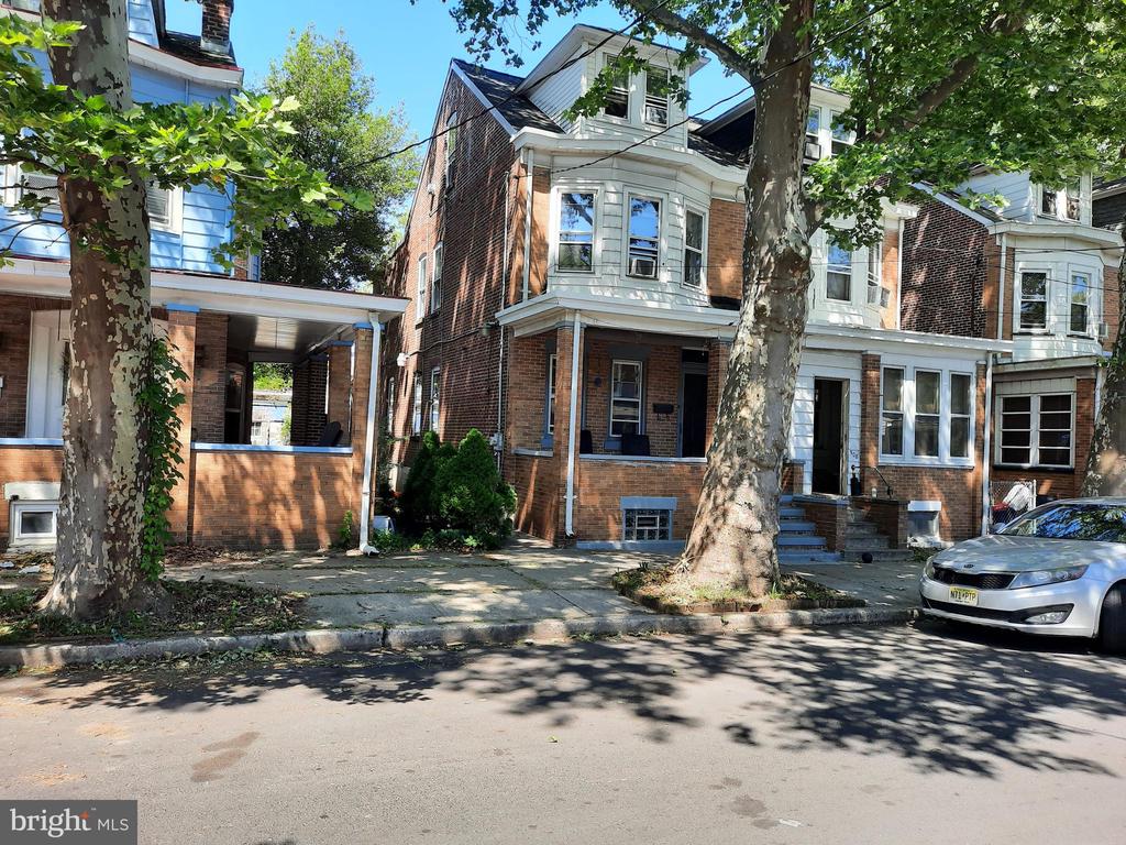 506 WOODLAND STREET