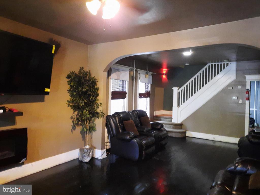 506 WOODLAND STREET