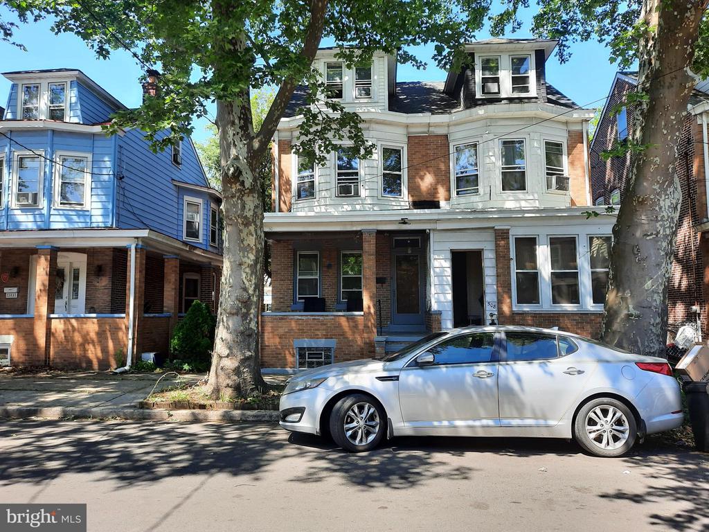 506 WOODLAND STREET