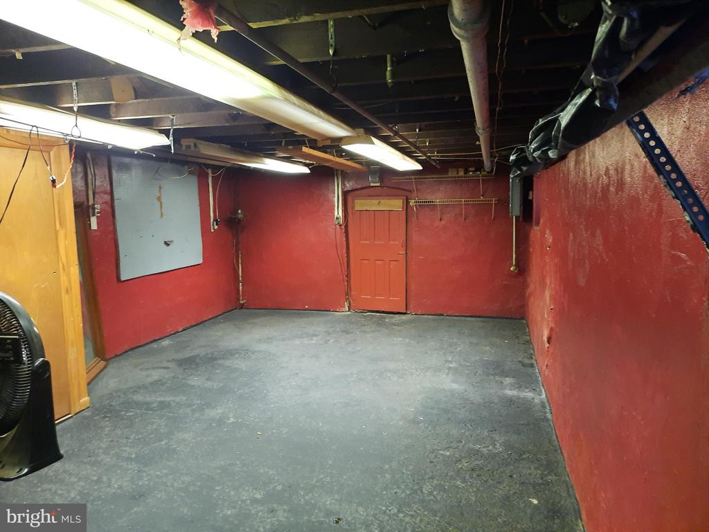 506 WOODLAND STREET