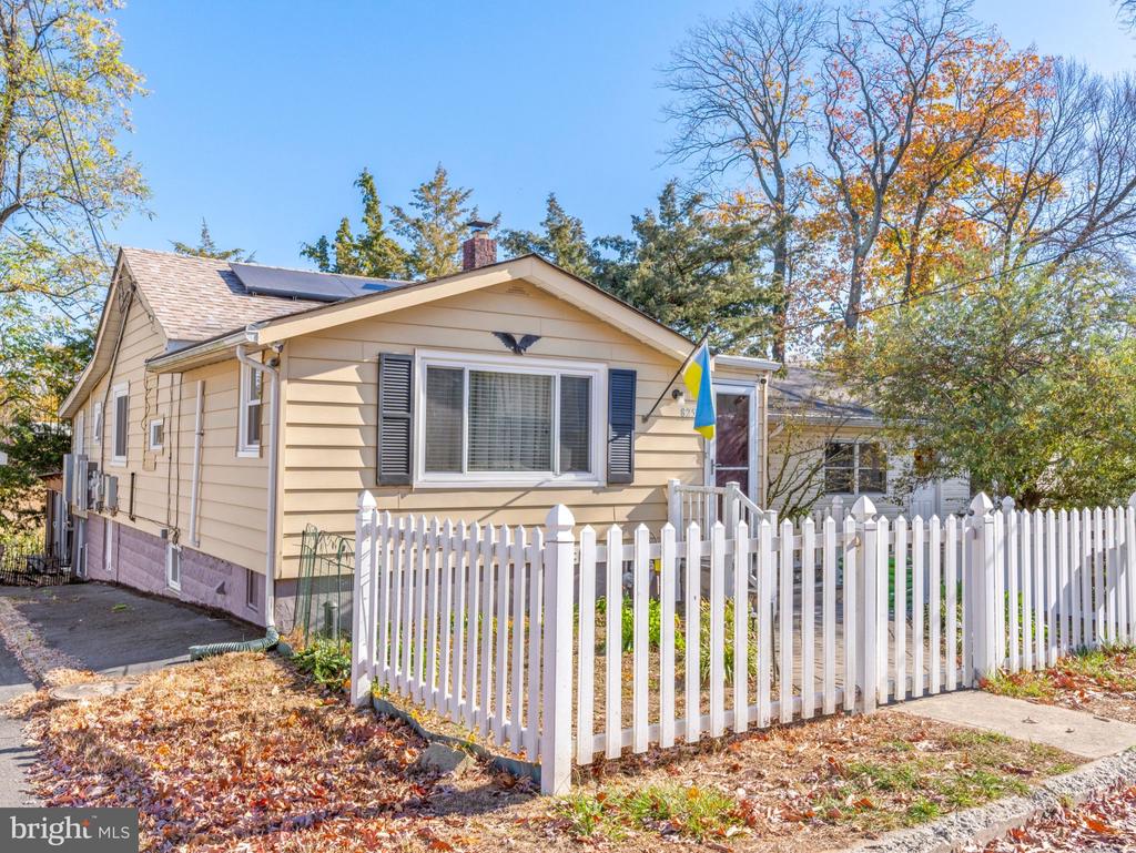 825 Arbordale Dr