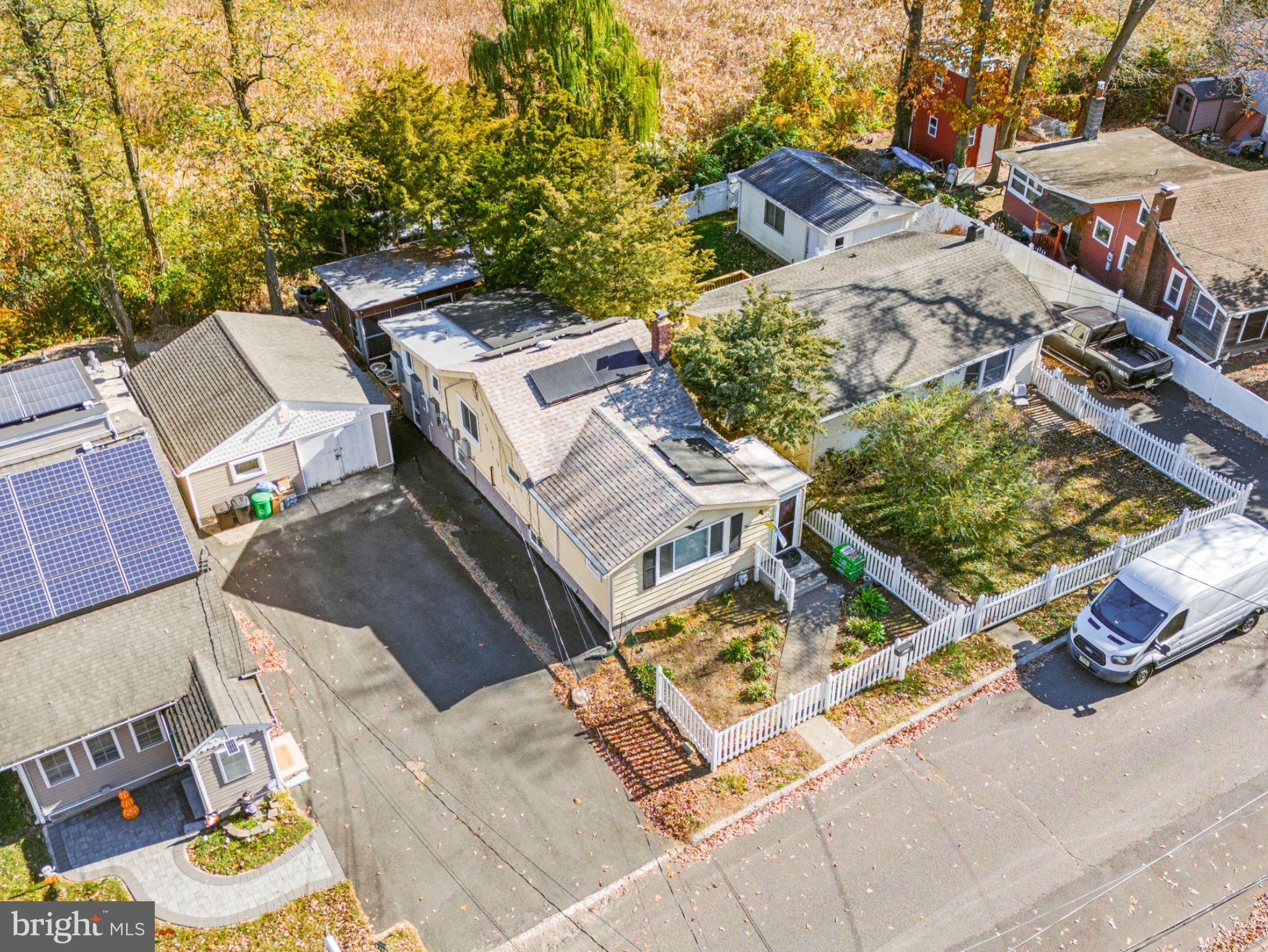 825 Arbordale Dr