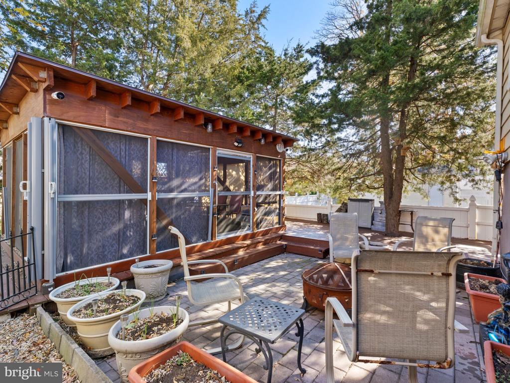 825 Arbordale Dr