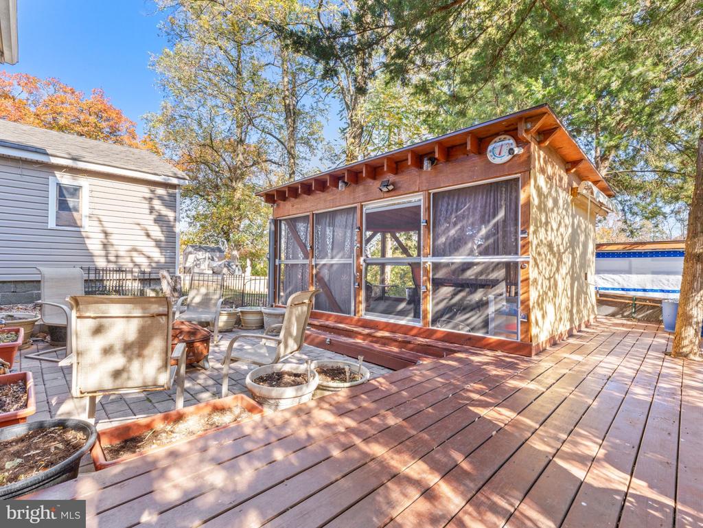 825 Arbordale Dr