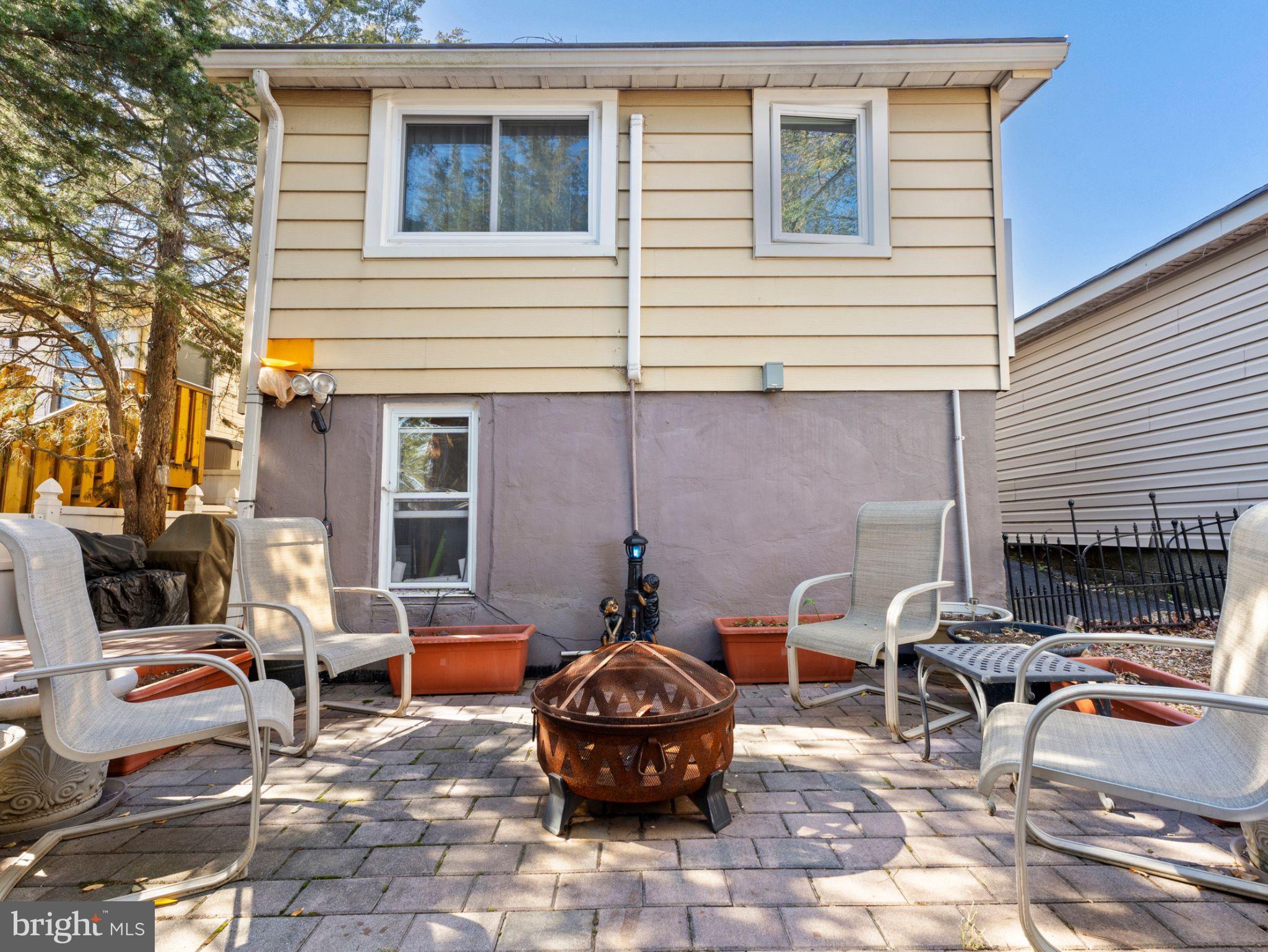 825 Arbordale Dr