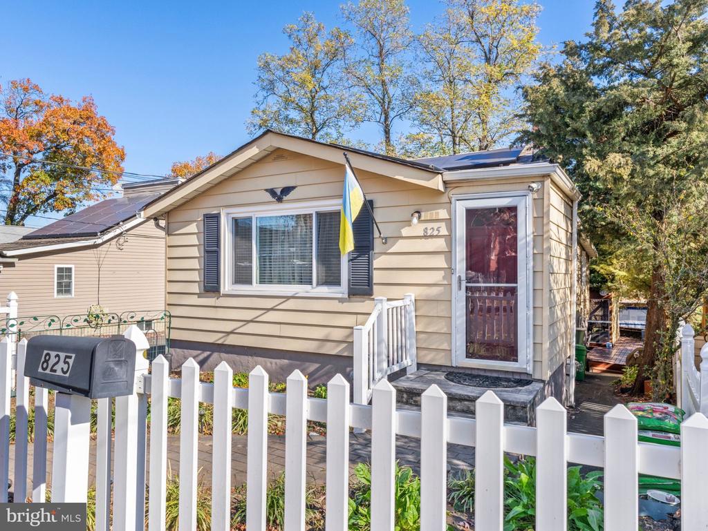 825 Arbordale Dr