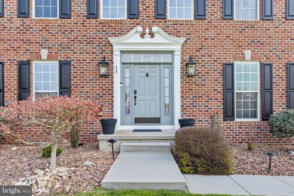 11 NICHOLAS COURT