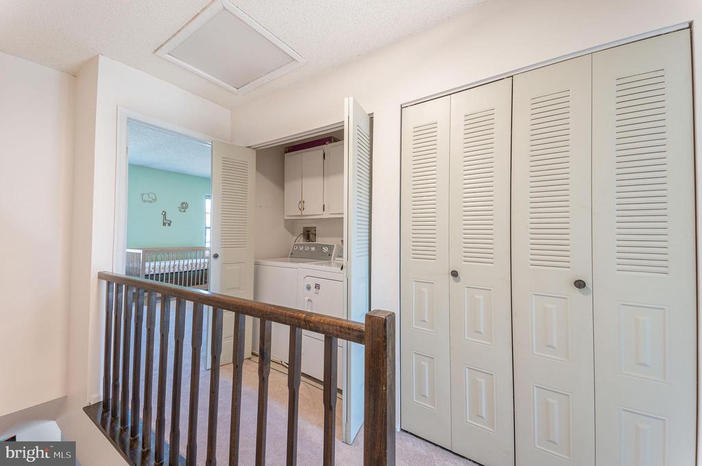 220 Hampshire Ct