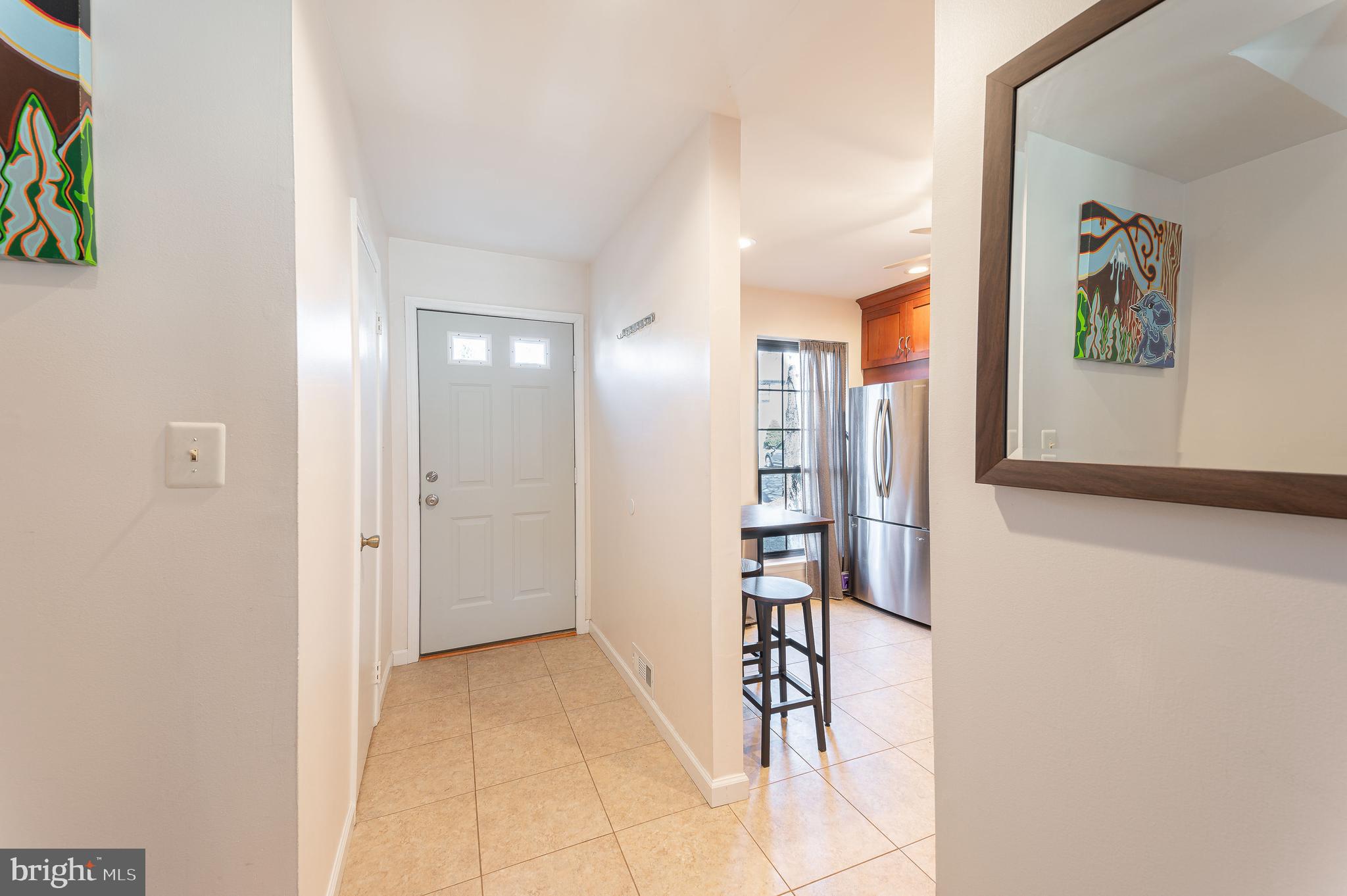 220 Hampshire Ct