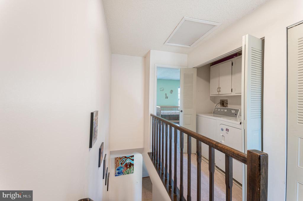 220 Hampshire Ct