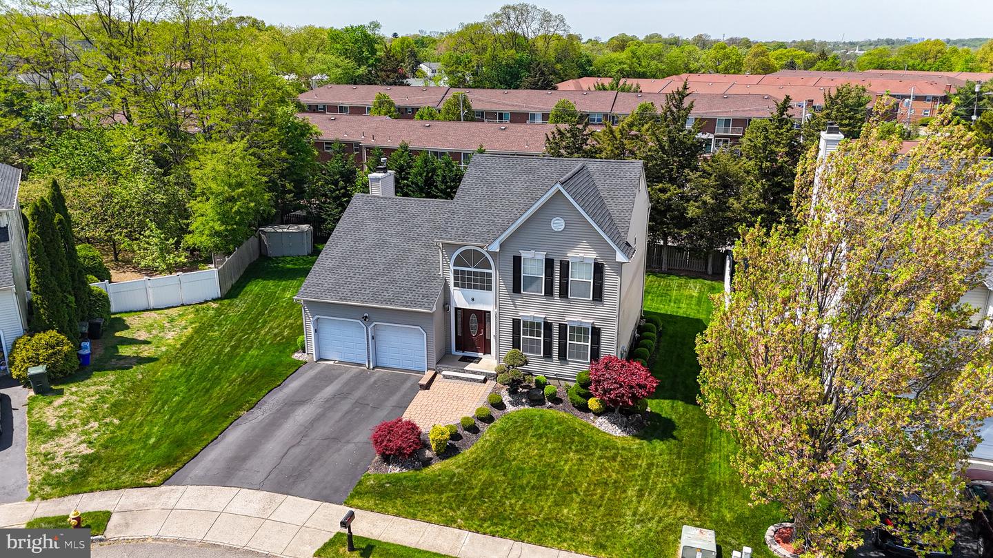 8 Congress Ln