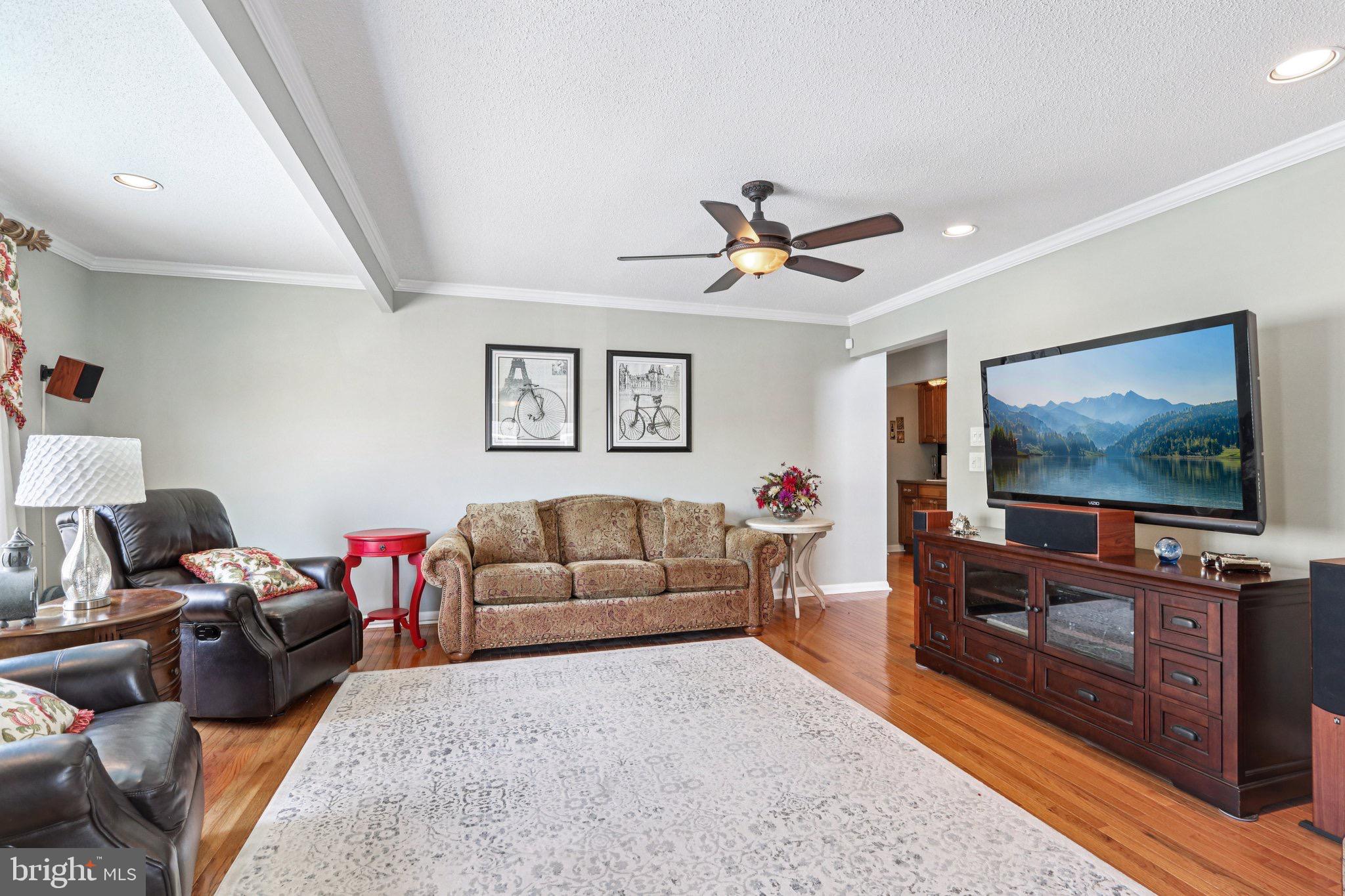 103 W Jeanette Ave