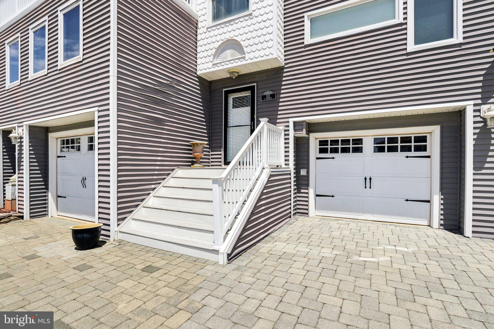 103 W Jeanette Ave