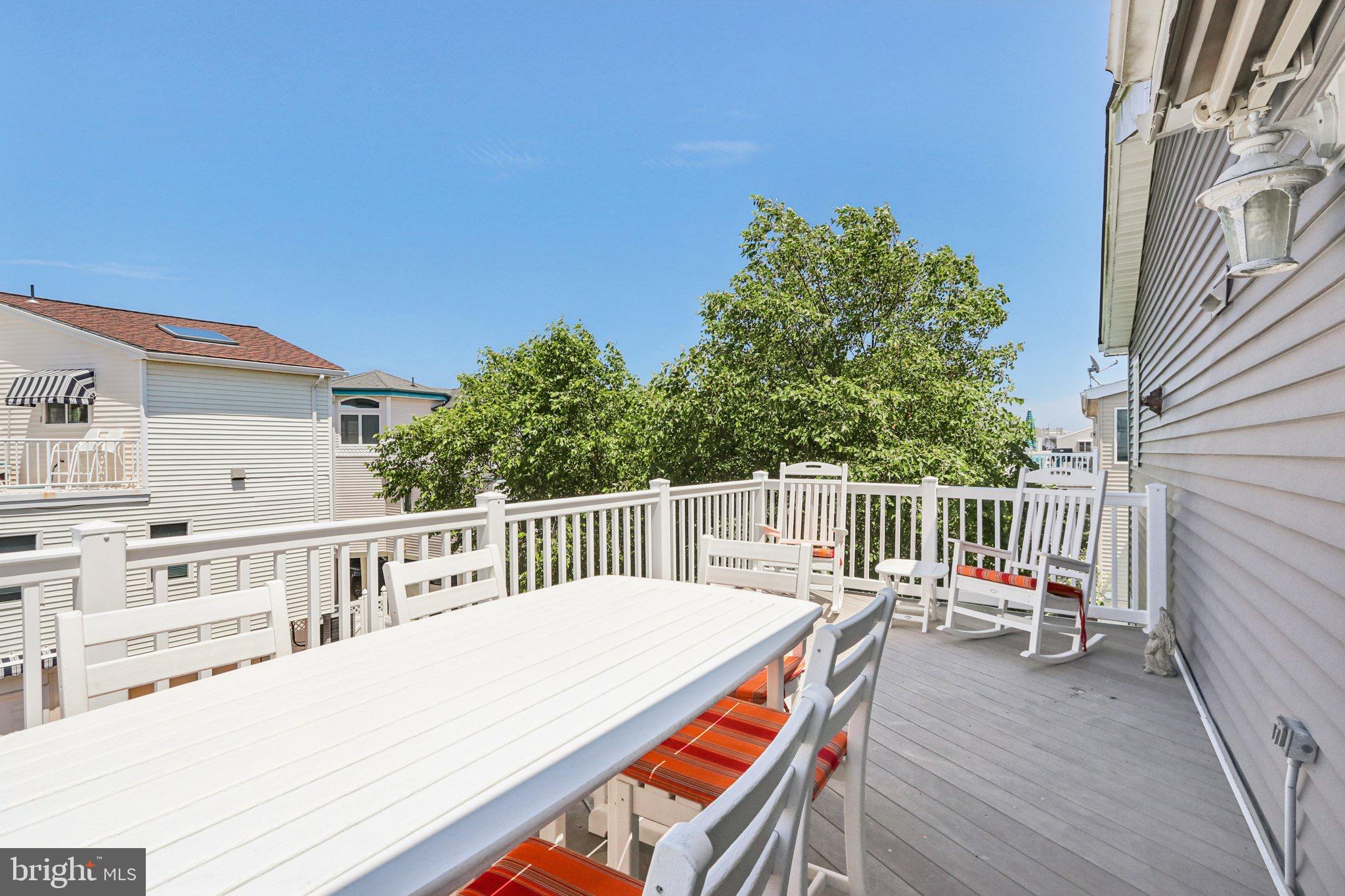 103 W Jeanette Ave