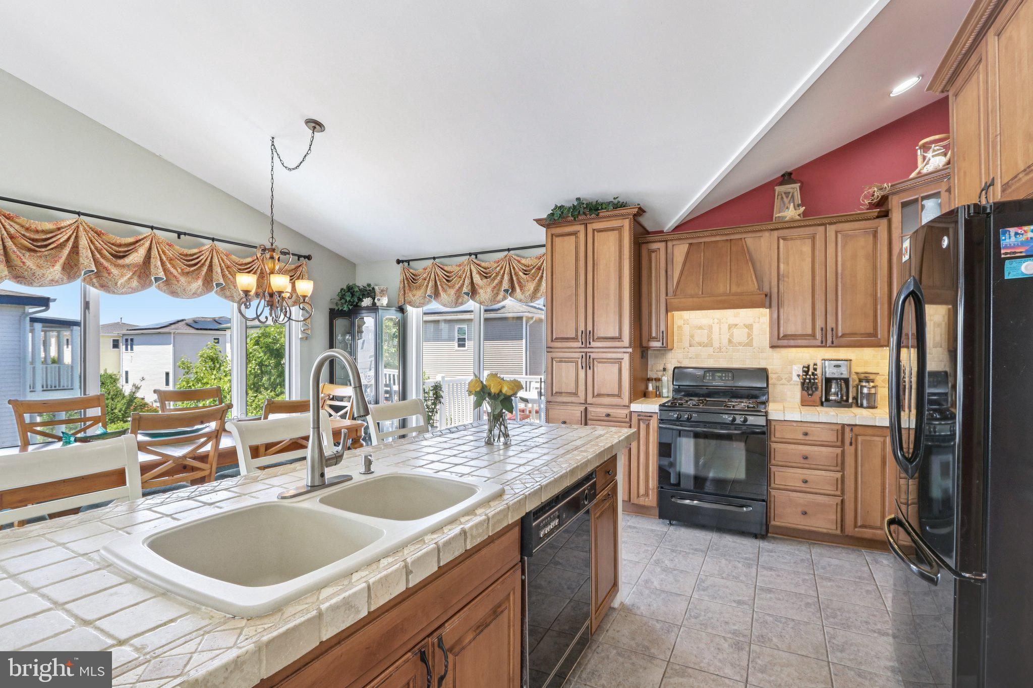 103 W Jeanette Ave