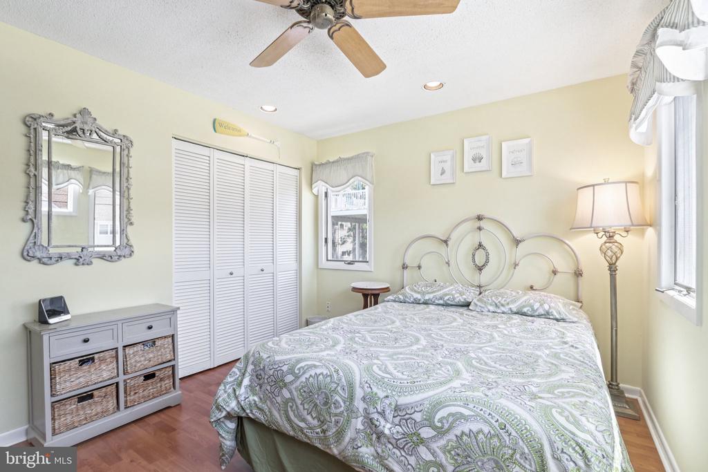 103 W Jeanette Ave