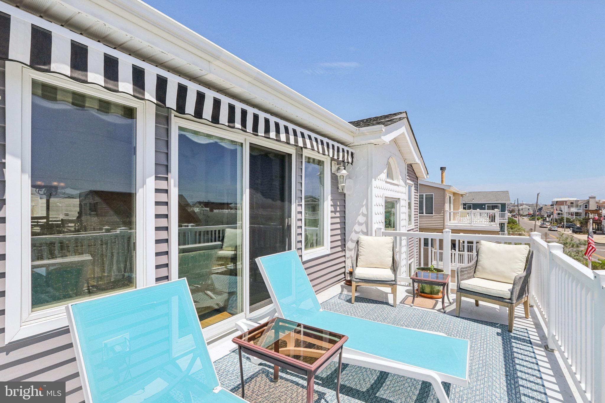 103 W Jeanette Ave