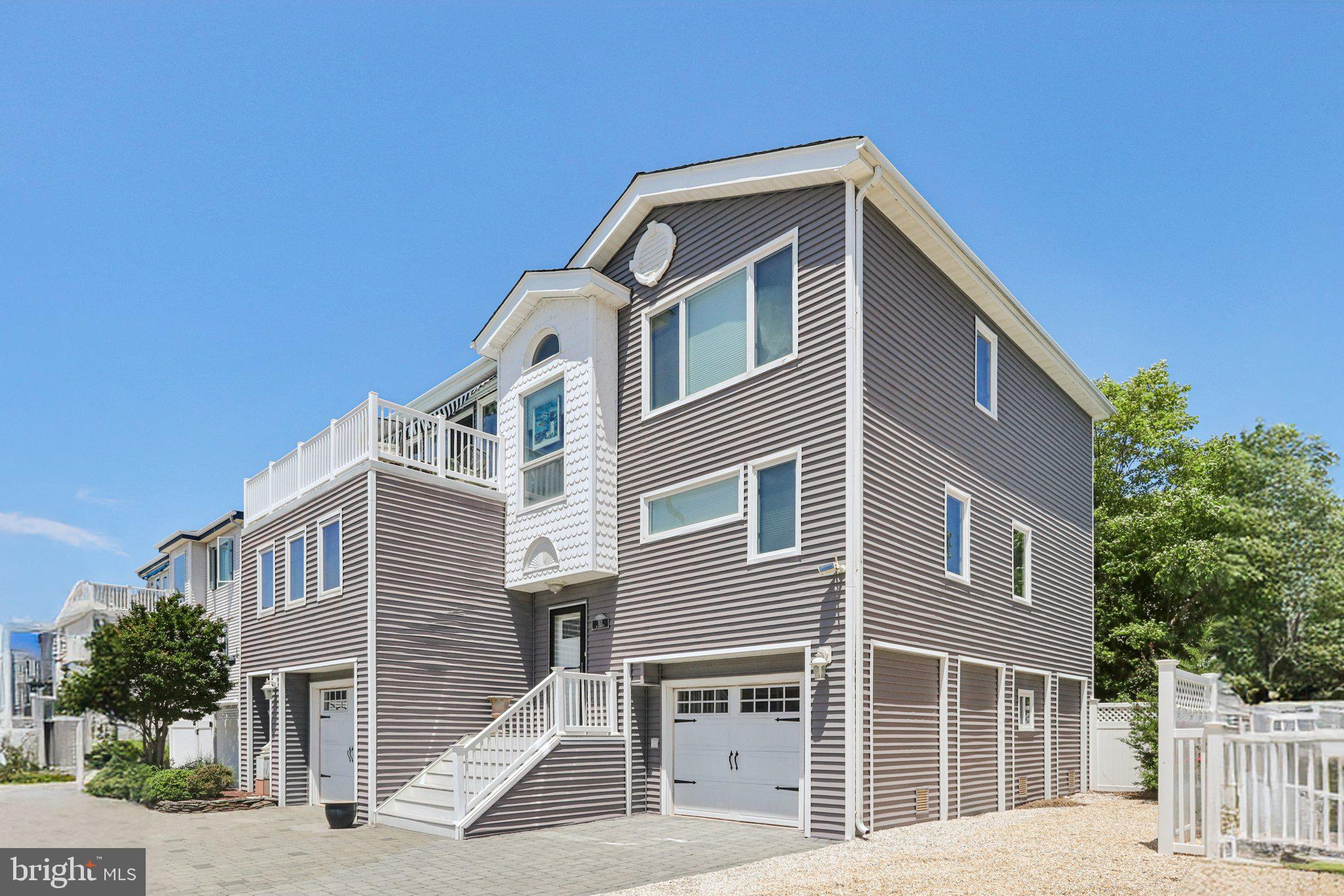 103 W Jeanette Ave
