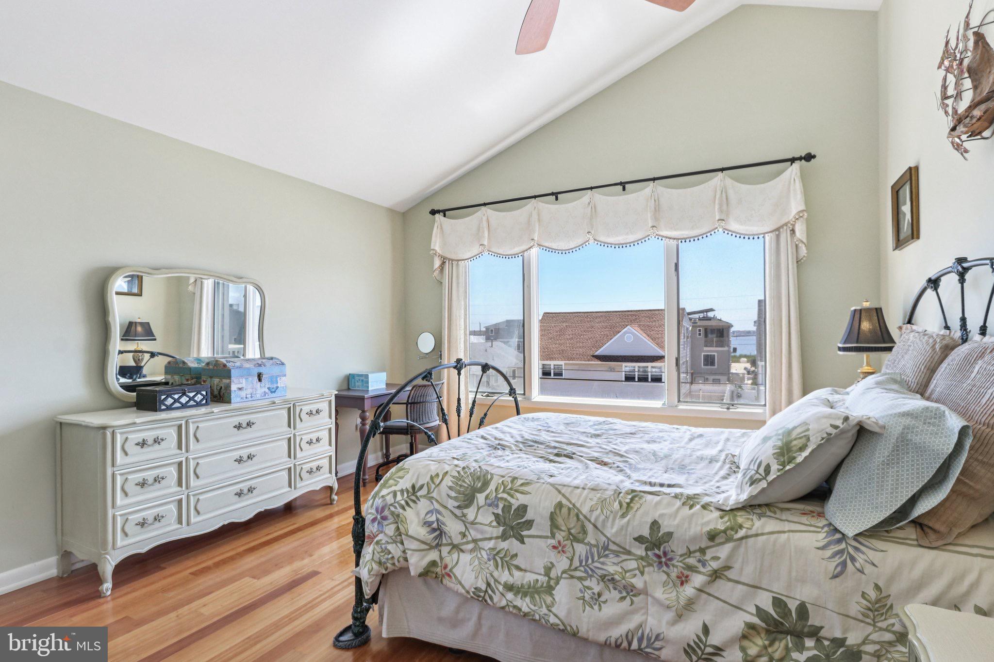 103 W Jeanette Ave