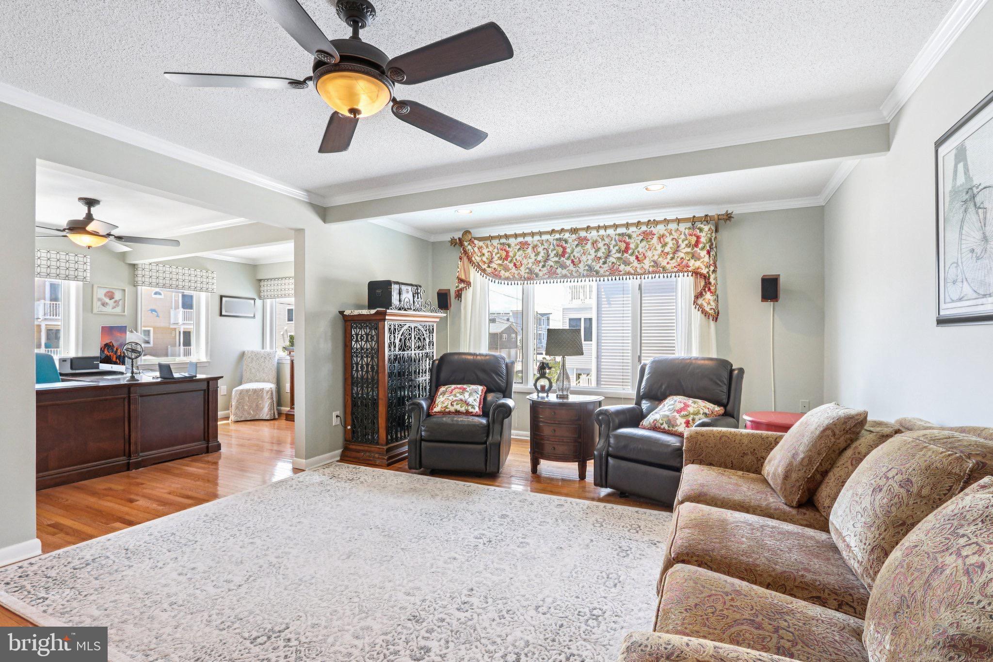 103 W Jeanette Ave