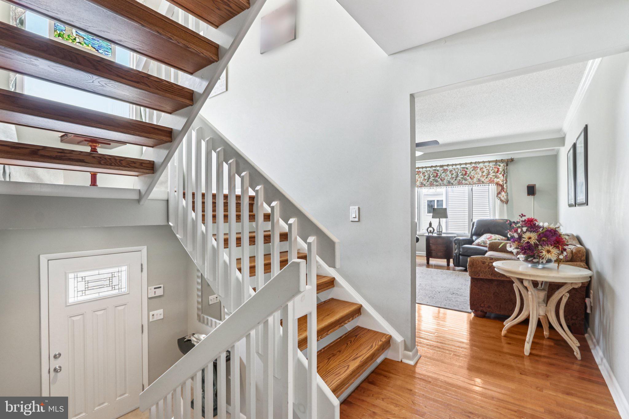 103 W Jeanette Ave