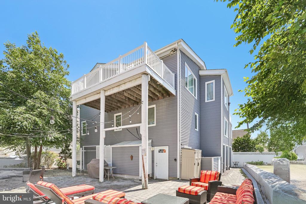 103 W Jeanette Ave