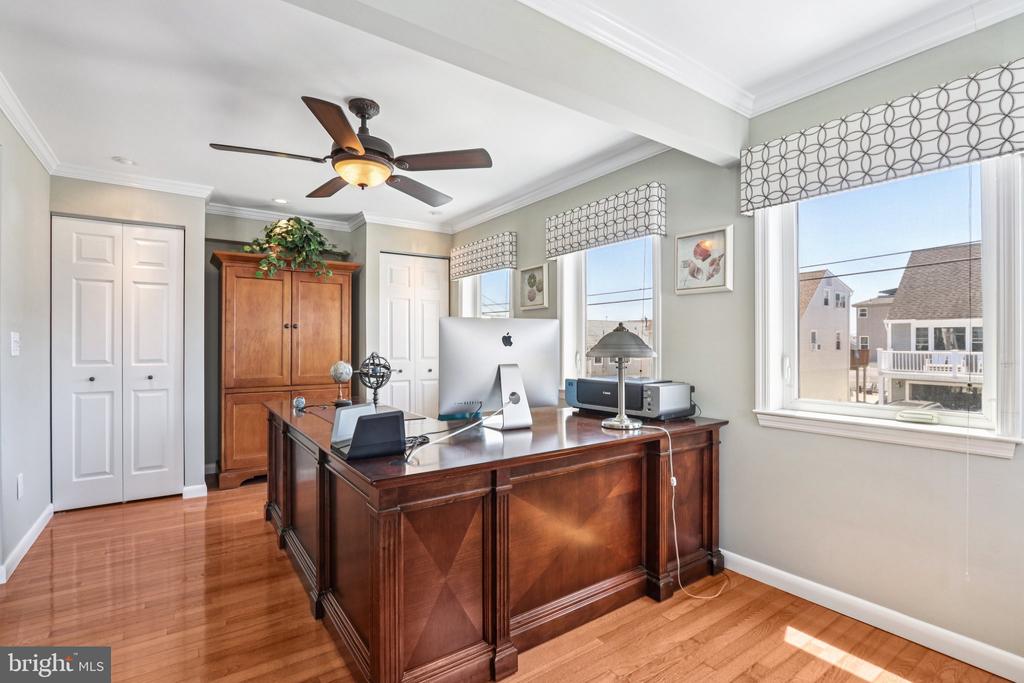 103 W Jeanette Ave