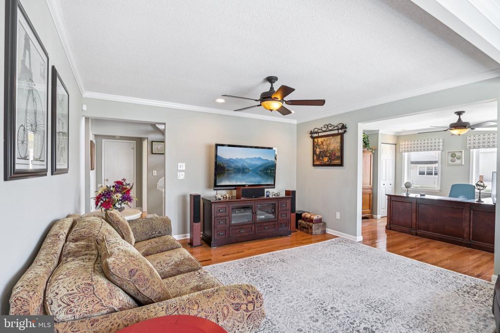 103 W Jeanette Ave