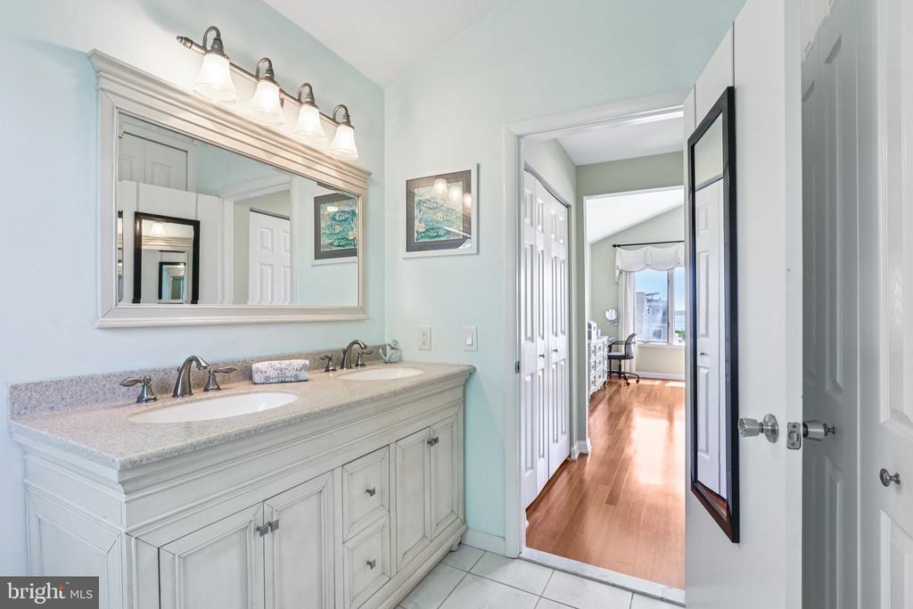 103 W Jeanette Ave
