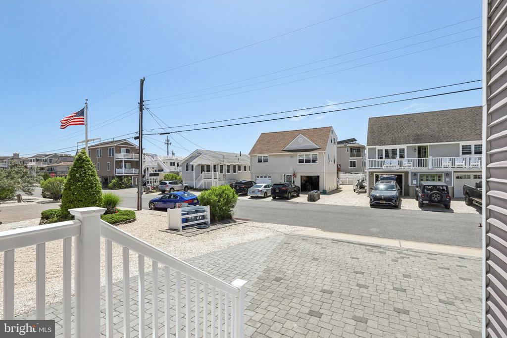 103 W Jeanette Ave