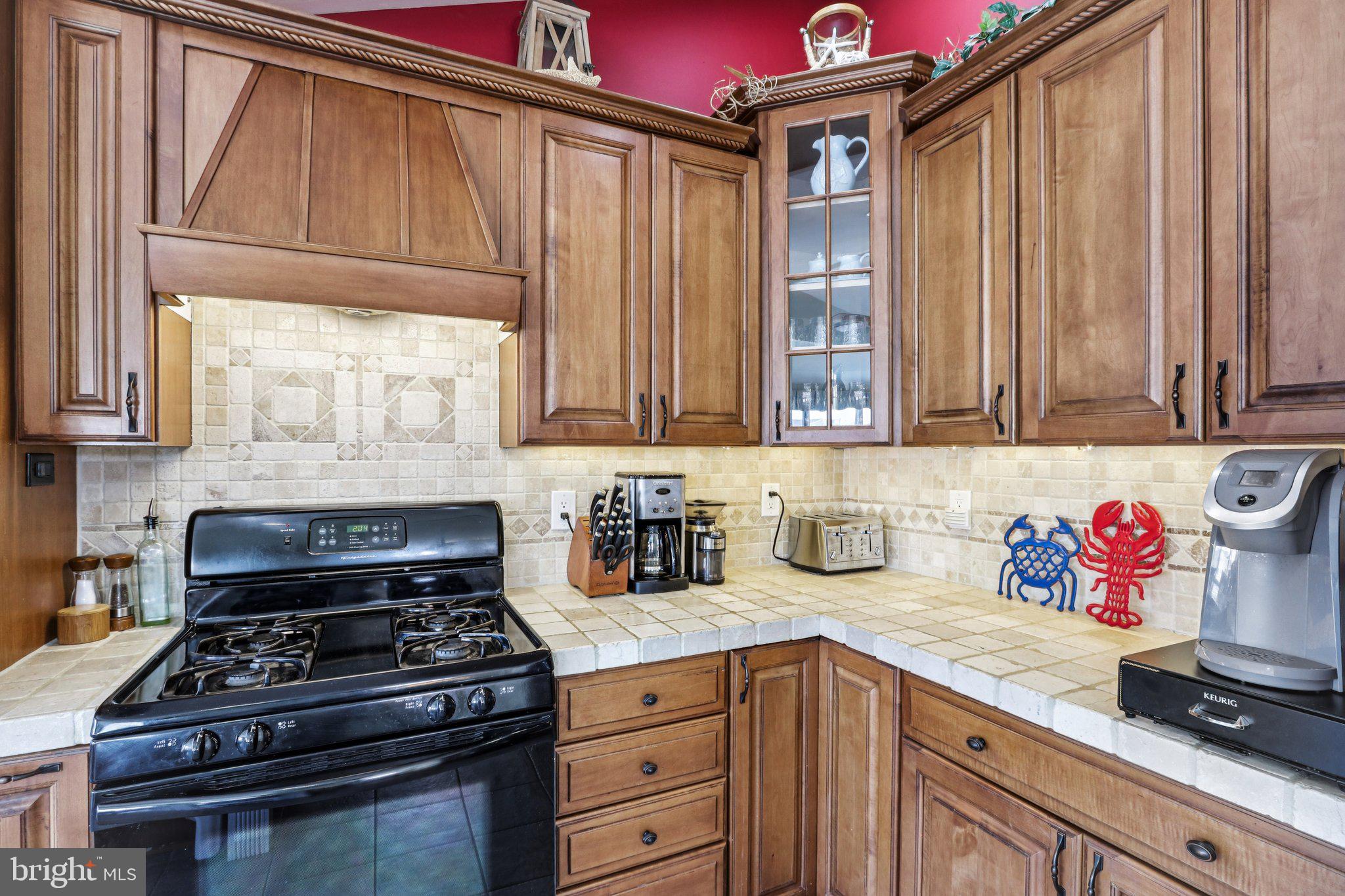 103 W Jeanette Ave