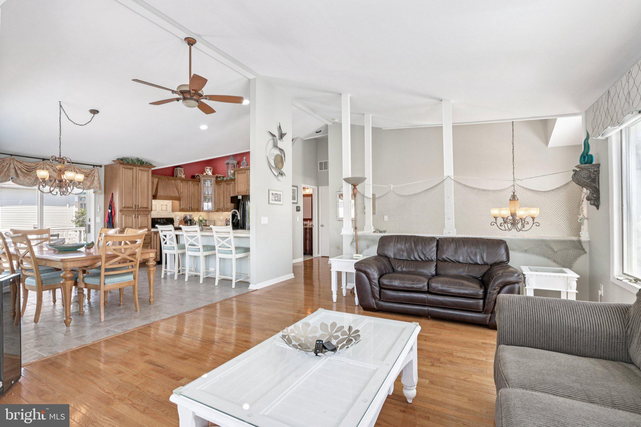 103 W Jeanette Ave