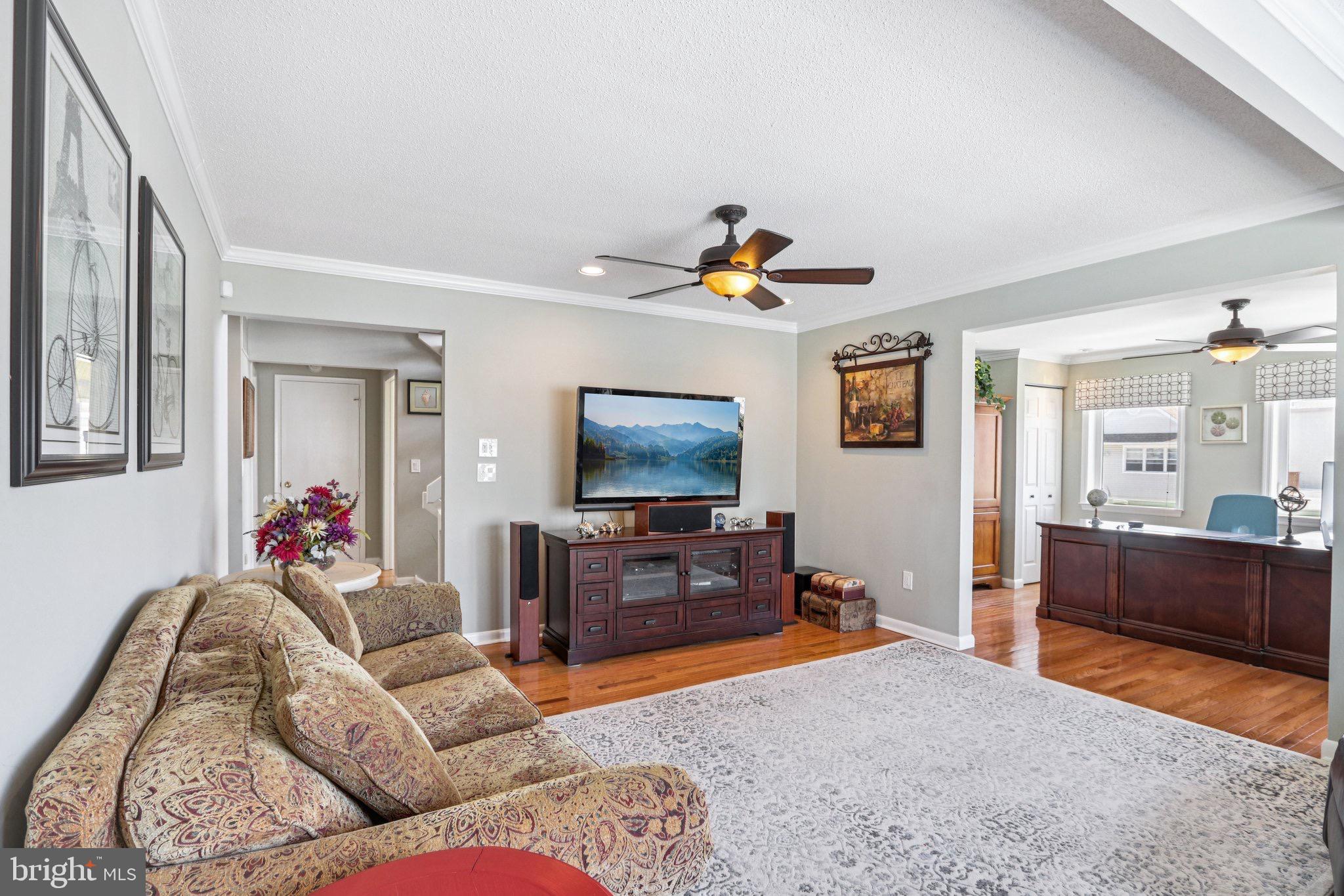 103 W Jeanette Ave