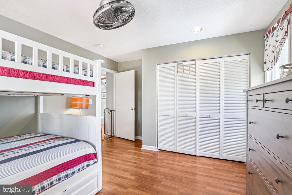 103 W Jeanette Ave