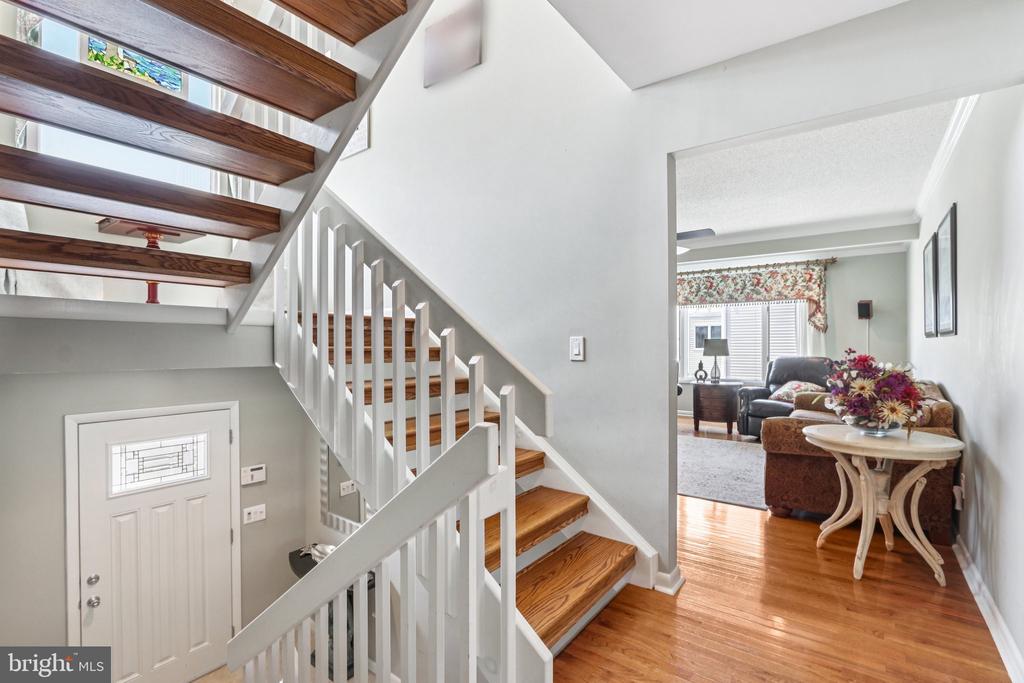 103 W Jeanette Ave